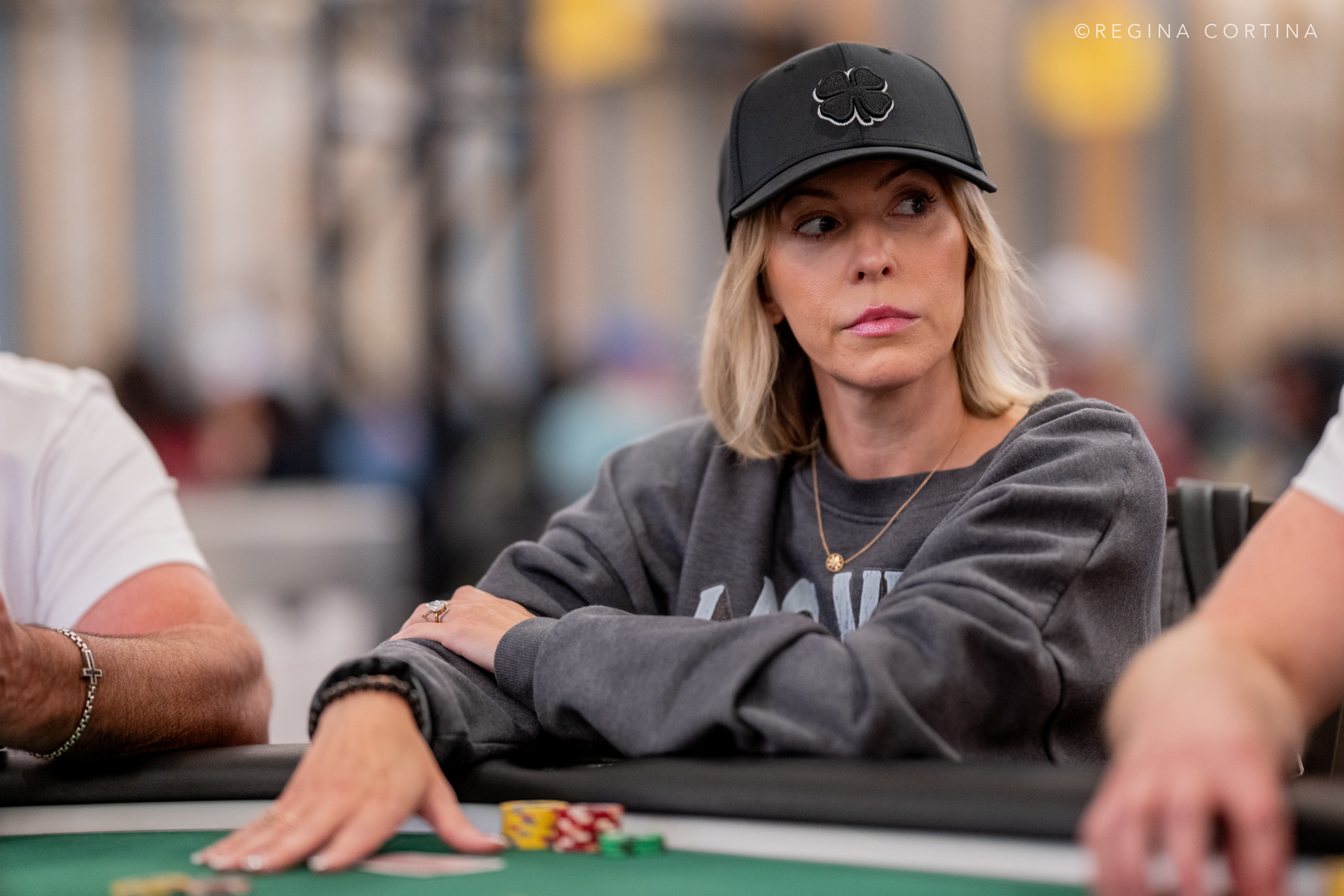 WSOP 主赛事惊天冷手：Set vs Set vs Aces 的三重对决 - 新葡京娱乐城