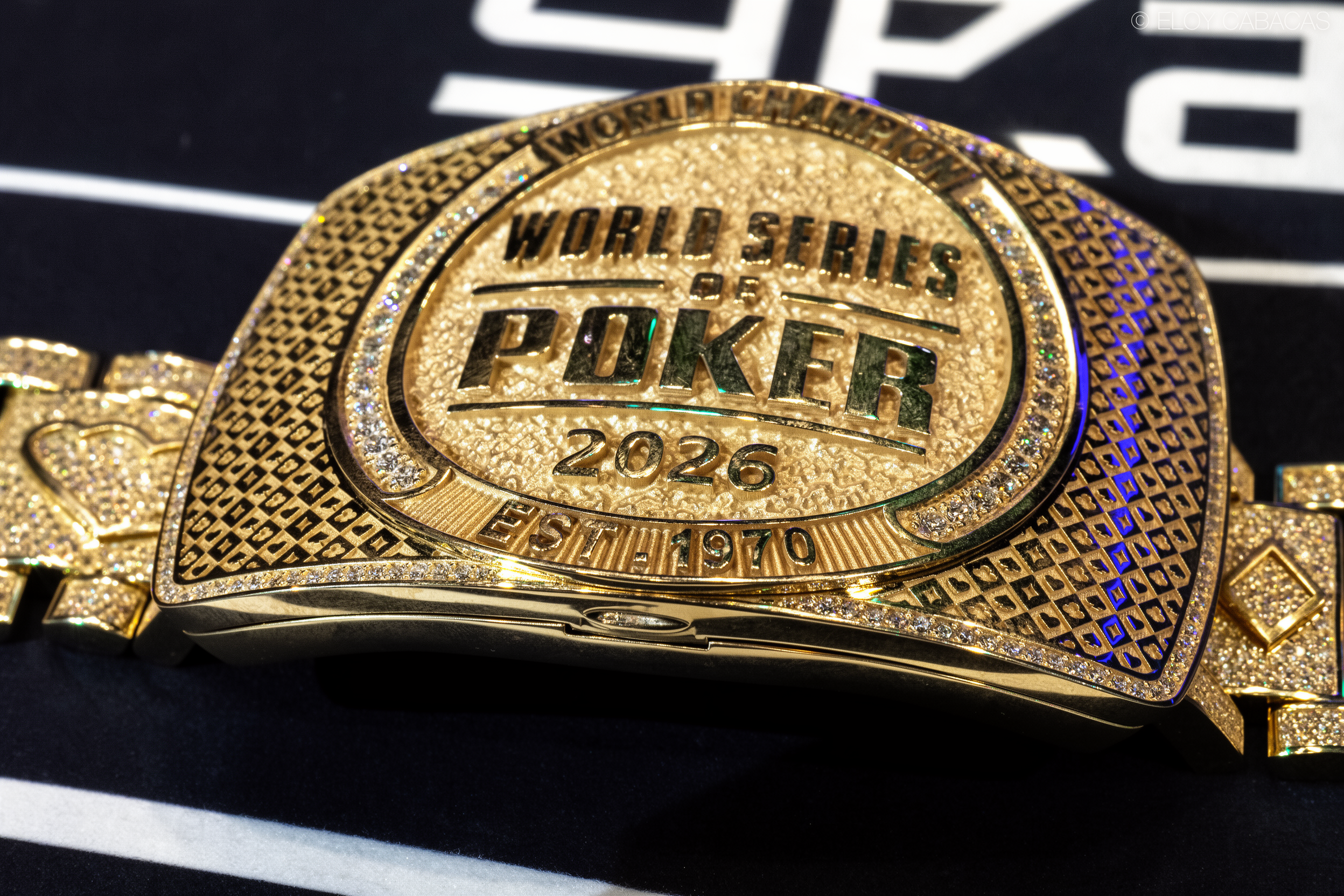 WSOP 主赛事首日淘汰战：六高底牌玩家豪赌全军覆没的心理博弈解析 - 新葡京娱乐城